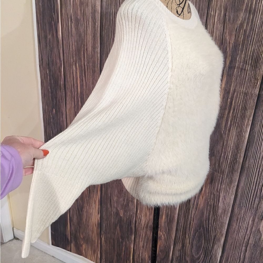 Wool sweater - Picture 6 of 9